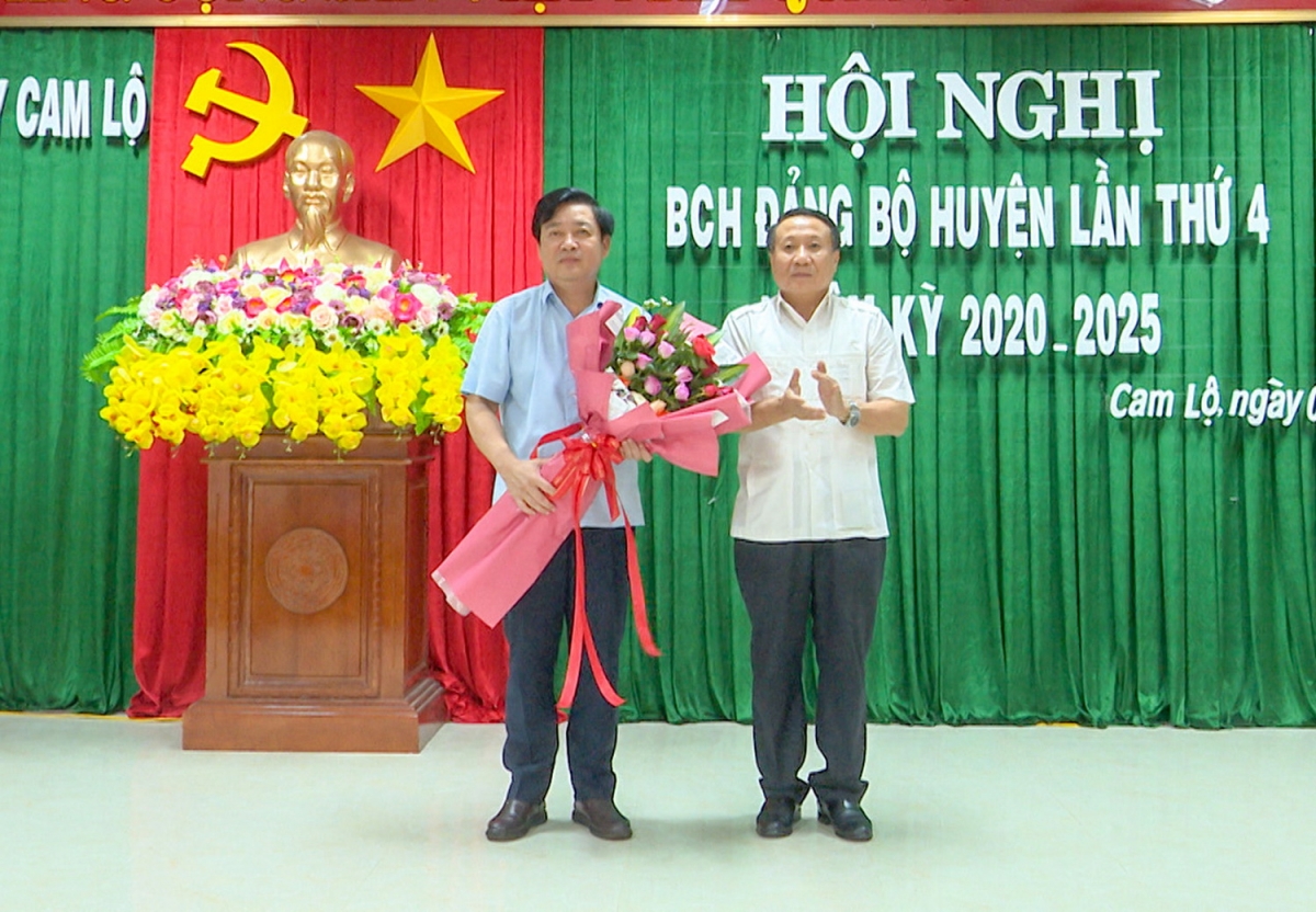Bổ nhiệm Giám đốc Sở Nội vụ và Sở Công thương Quảng Trị